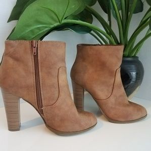 Heart in D Tan Ankle Booties Size 5.5